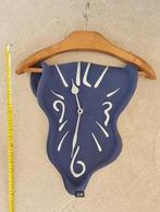 Wandklok  Dali (Hanging Blue), Huis en Inrichting, Woonaccessoires | Klokken, Ophalen of Verzenden, Zo goed als nieuw, Digitaal