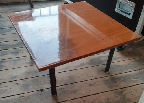 Uccle BRUXELLES table basse vintage - bois & métal, Antiek en Kunst, Antiek | Meubels | Tafels, Ophalen