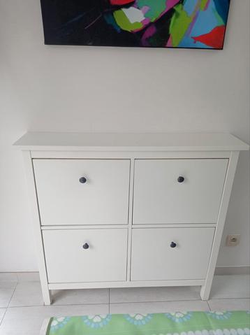 Meuble à chaussures IKEA Hemnes disponible aux enchères