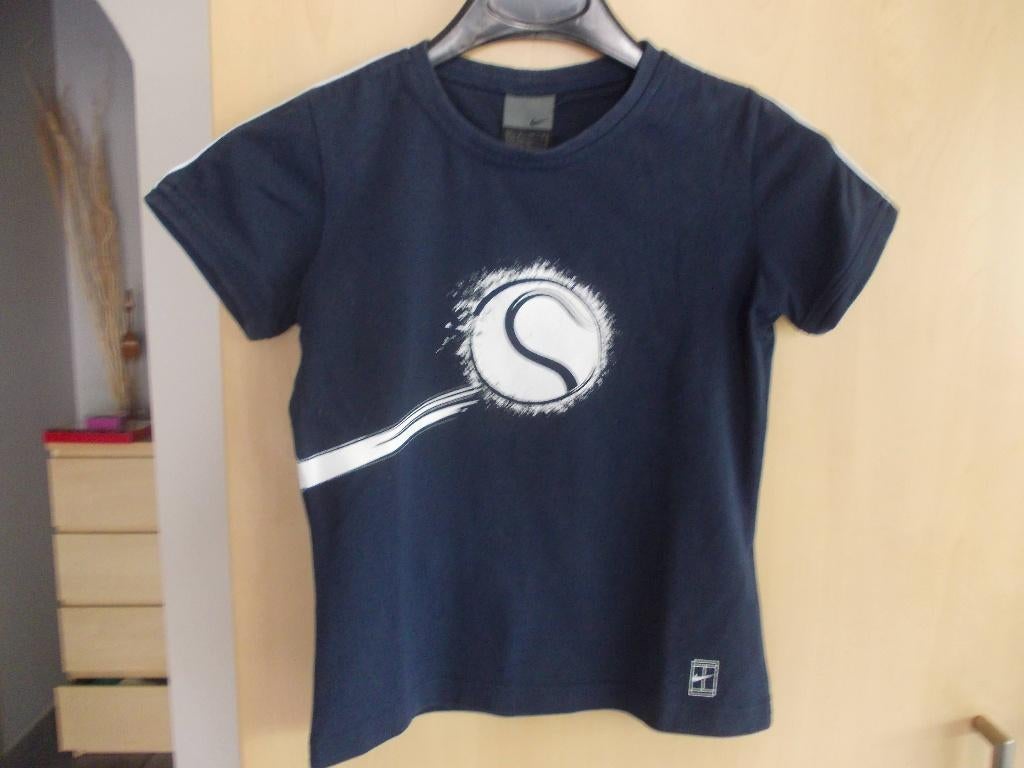 Tshirt NIKE.  2x.  maat 110-116 en maat 128-140. Meisje., Kinderen en Baby's, Kinderkleding | Maat 128, Zo goed als nieuw, Meisje