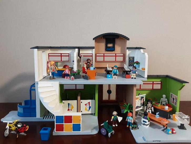 PLaymobil grote ingerichte school, Kinderen en Baby's, Speelgoed | Playmobil, Zo goed als nieuw, Complete set, Ophalen of Verzenden