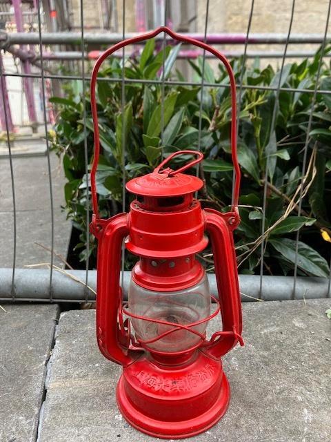 VINTAGE KWANG HWA RED HURRICANE LANTERN:SHANGHAI CHINA, Antiek en Kunst, Antiek | Verlichting, Ophalen of Verzenden