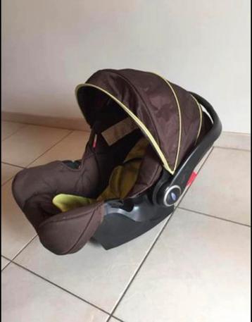 Autostoel voor baby’s met basis en bijpassende voetenzak  beschikbaar voor biedingen