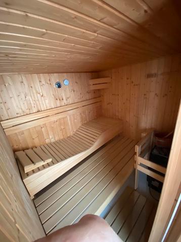 Sauna traditionnel en excellent état  région Soignies