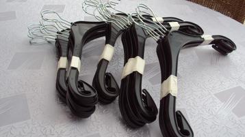 Partij nieuwe kapstokken beschikbaar voor biedingen