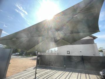 parasol in goeie staat beschikbaar voor biedingen