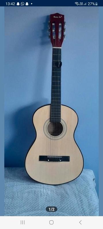 Akoestische gitaar beschikbaar voor biedingen