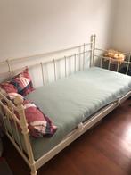 Eenpersoonsbed + matras, Huis en Inrichting, Slaapkamer | Bedden, Zo goed als nieuw, Ophalen