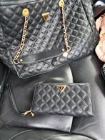 Nouveau ! Sac noir avec portefeuille Guess, Bijoux, Sacs & Beauté, Sacs | Sacs Femme, Enlèvement ou Envoi, Neuf, Noir, Sac à main