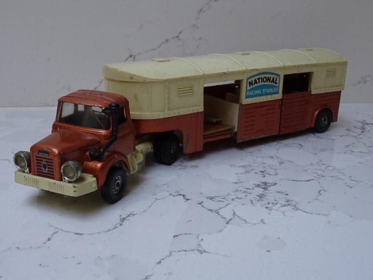 1976 Berliet Articulated Horse Box, Hobby en Vrije tijd, Modelauto's | Overige schalen, Gebruikt, Bus of Vrachtwagen, Ophalen of Verzenden