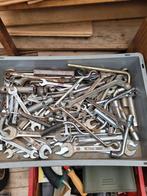 Clés de différentes formes et tailles, Enlèvement