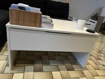 Afneembare tafel beschikbaar voor biedingen