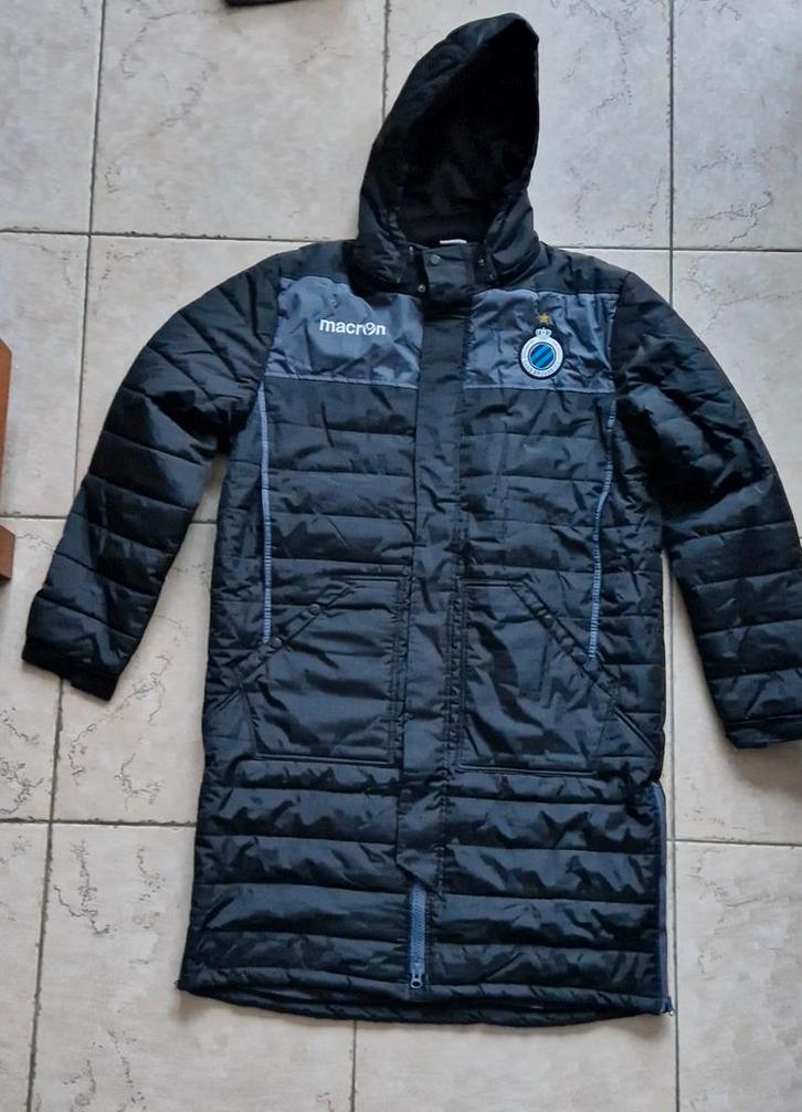 NIEUWE Macron lange Coachvest van Club Brugge maat XXXL 3XL, Kleding | Heren, Sportkleding, Nieuw, Voetbal, Ophalen