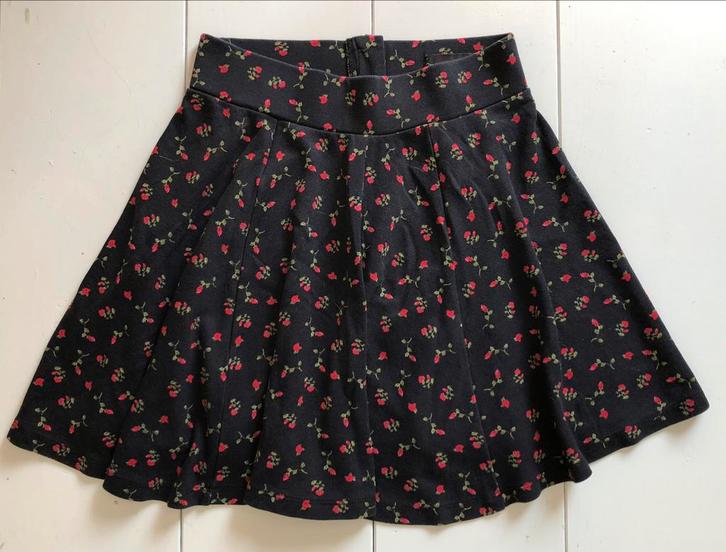 rokje zwart met rode roosjes Groggy by JBC 36, Kleding | Dames, Rokken, Gedragen, Maat 36 (S), Zwart, Boven de knie, Ophalen of Verzenden