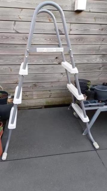 Zwembad ladder beschikbaar voor biedingen