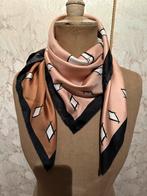 Zijden sjaal Delvaux, Kleding | Dames, Delvaux, Ophalen of Verzenden, Zo goed als nieuw, Sjaal