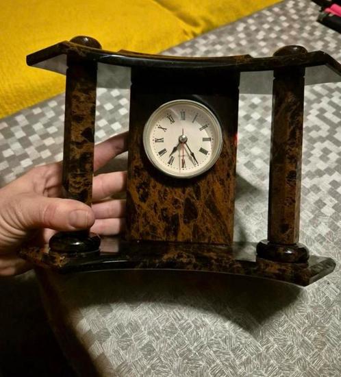 Vintage designed bruine marmeren klok, Huis en Inrichting, Woonaccessoires | Klokken, Zo goed als nieuw, Ophalen of Verzenden