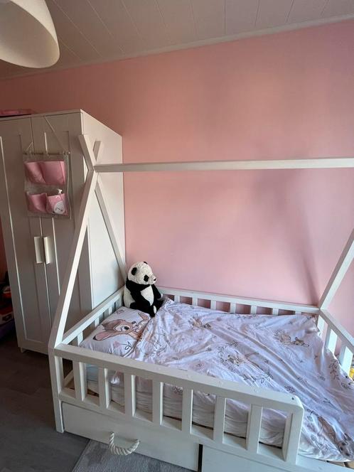 Kinderbed tipi met een nieuwe matras, Kinderen en Baby's, Kinderkamer | Bedden, Zo goed als nieuw, Matras, Ophalen