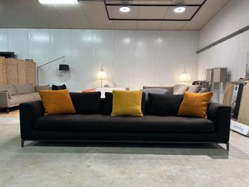 ZGAN Minotti Andersen Quilt 5-Zits Mokka – NP: €16.000 beschikbaar voor biedingen