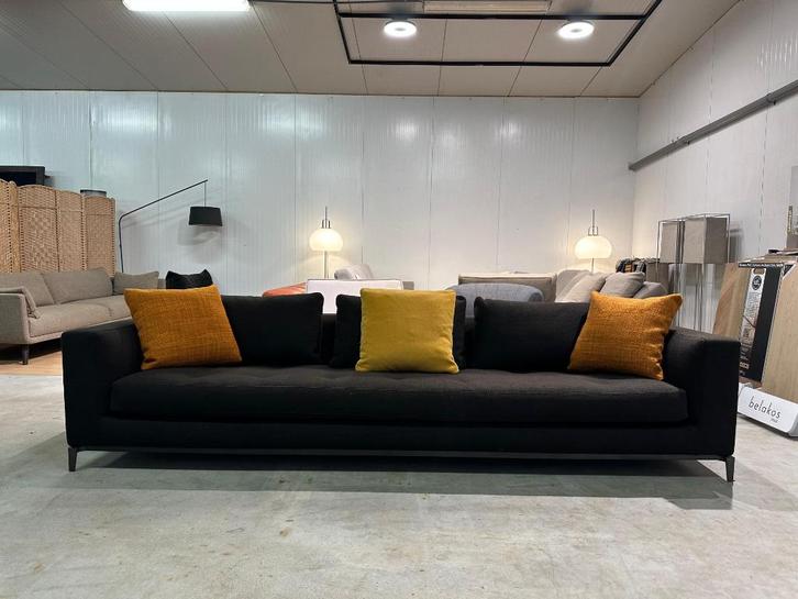 ZGAN Minotti Andersen Quilt 5-Zits Mokka – NP: €16.000, Huis en Inrichting, Zetels | Zetels, Zo goed als nieuw, Rechte bank, Vierpersoons of meer