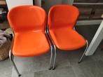 2 oranje stoelen Gerd Lange, Ophalen