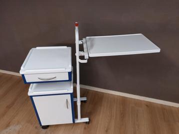 nachtkastjes, ziekenhuisnachtkasten, z.g.a.n. opruiming !! beschikbaar voor biedingen