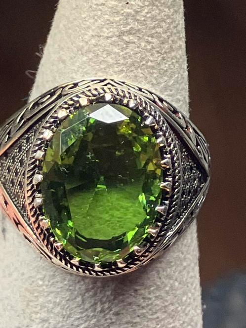 Zilveren heren ring met zultanite (kleur veranderend), Bijoux, Sacs & Beauté, Bagues, Neuf, Femme, 20 ou plus grands, Rouge, Argent