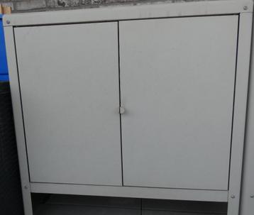 Metalen beige teras kast beschikbaar voor biedingen