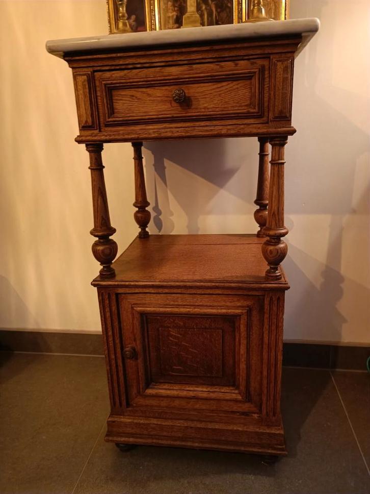 Antiek nachtkastje, marmeren blad in neo-renaissance stijl, Huis en Inrichting, Slaapkamer | Nachtkastjes, Zo goed als nieuw, Hout