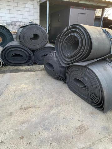 rubberrollen 50 meter lang beschikbaar voor biedingen
