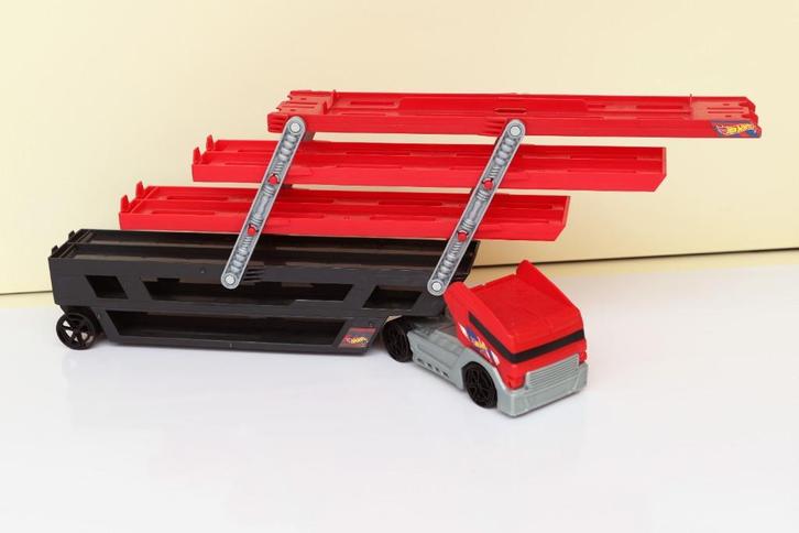 Hot Wheels transporter vrachtwagen voor 50 auto’s, Kinderen en Baby's, Speelgoed |Speelgoedvoertuigen, Zo goed als nieuw, Ophalen of Verzenden