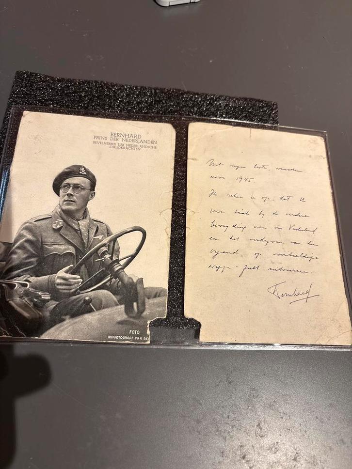 Oorlogsdocument: Handgeschreven kaart Prins Bernhard (1945), Collections, Photos & Gravures, Comme neuf, Photo, Envoi