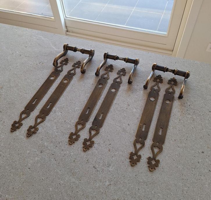 3 vintage deurklinken + lange schilden – messing/brons, Doe-het-zelf en Bouw, Hang- en Sluitwerk, Gebruikt, Klink of Kruk, Koper of Messing