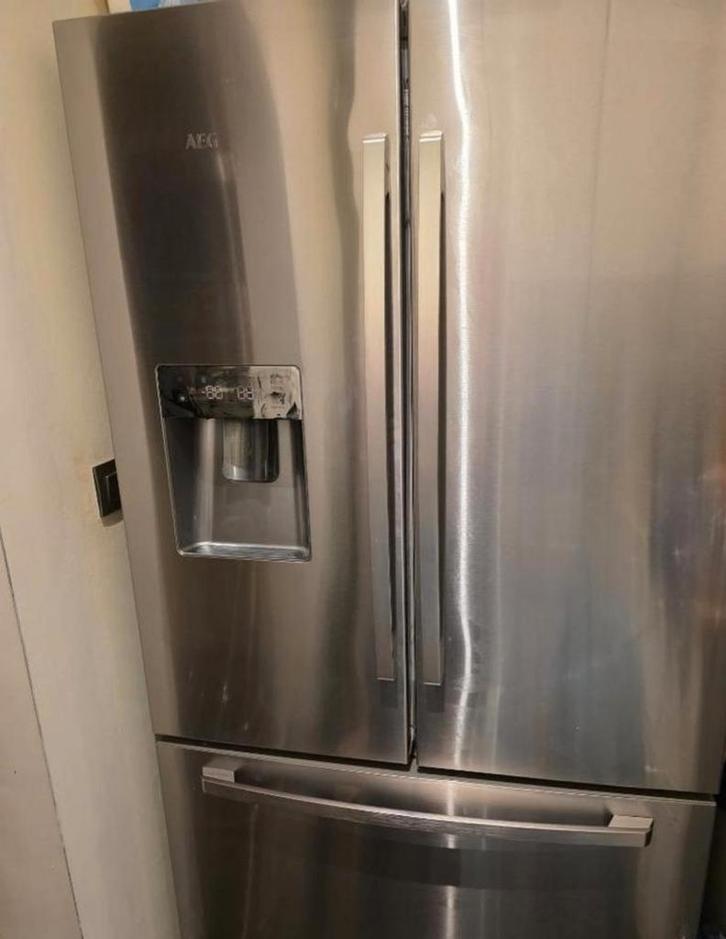 AEG koel vriescombinatie met waterdispenser voor groot gezin, Elektronische apparatuur, Koelkasten en IJskasten, Gebruikt, Ophalen