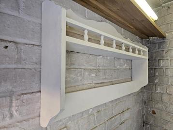 Archelle deco. Gemaakt van hout. 
Opnieuw geverfd in gebroke beschikbaar voor biedingen