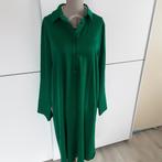 NIEUW  Licht glanzend groen kleedje mt 38 tailleert 42 44, Ophalen of Verzenden, Groen