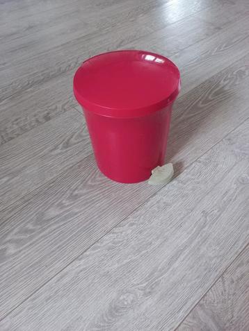Petite poubelle de wc/salle de bain. beschikbaar voor biedingen