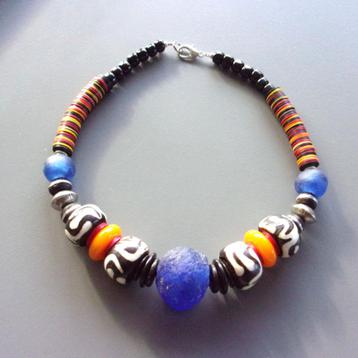 Afrikaanse ketting in blauw en honing, Ghana glas, batik bot beschikbaar voor biedingen