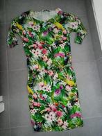 Numoco: gebloemd kleed afslankende jurk tropical, mt S, Groen, Ophalen of Verzenden, Zo goed als nieuw, Maat 36 (S)