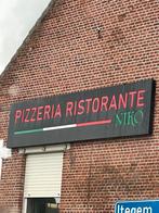 2x Pizzeria restaurant publicatie bord (verlicht)
