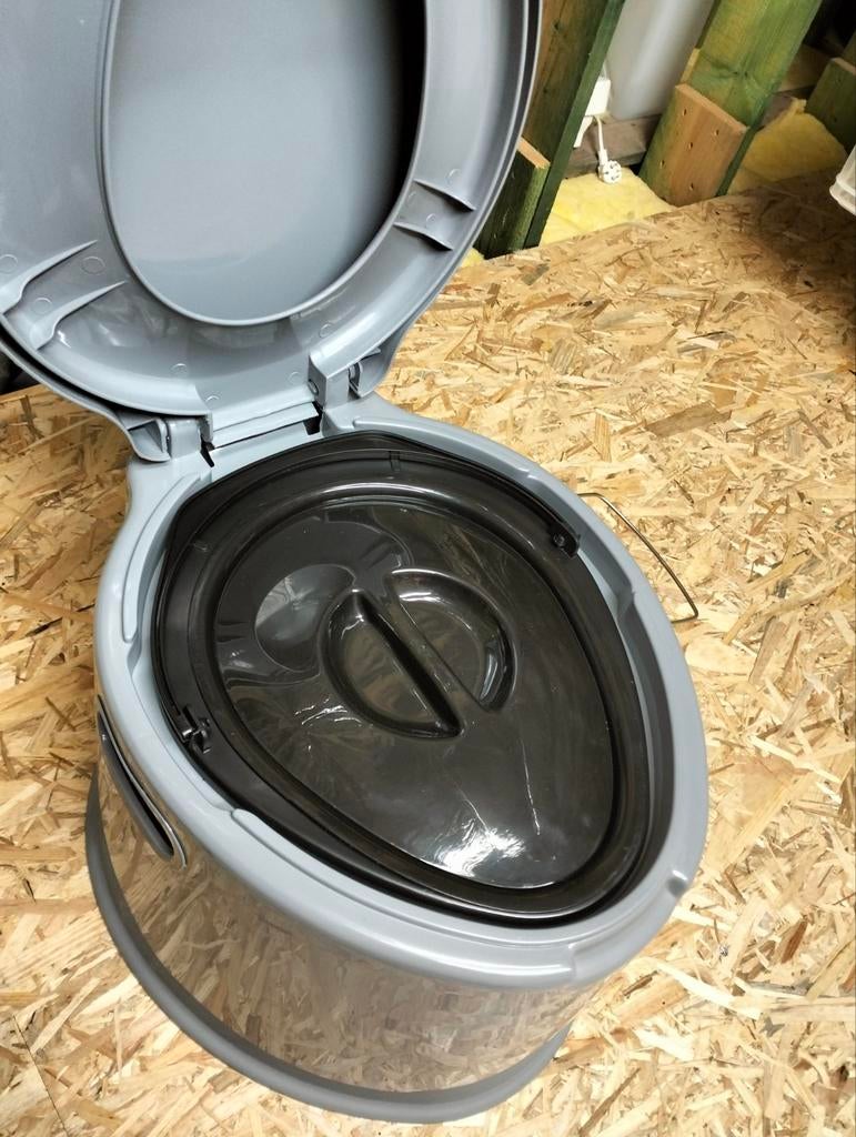 Camping wc, Enlèvement