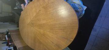 Eettafel in goede staat zo goed als nieuw beschikbaar voor biedingen