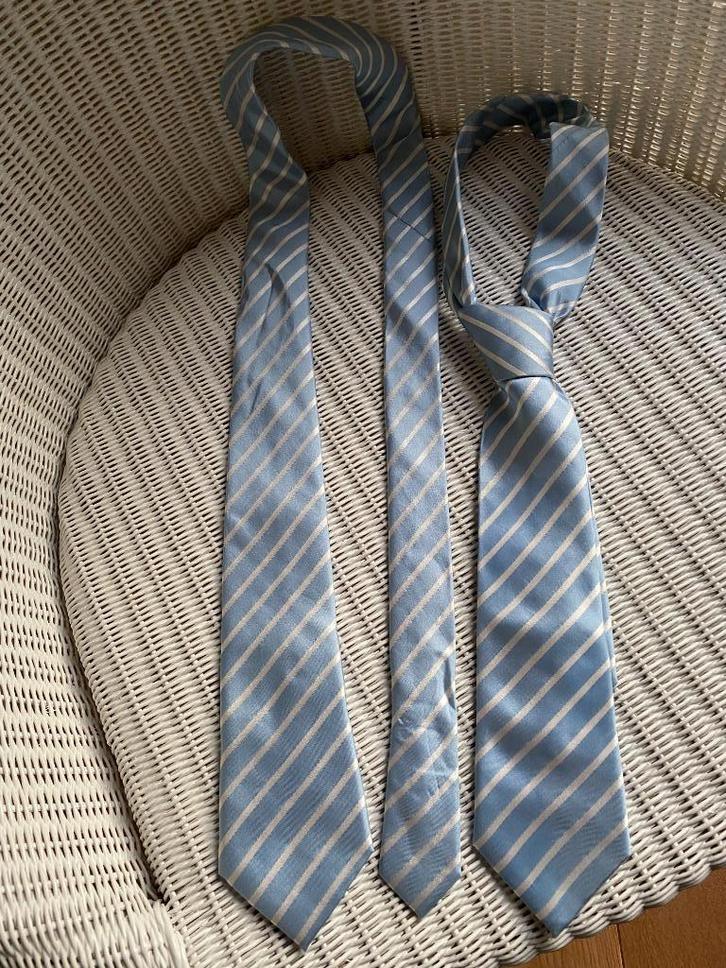 Tommy Hilfiger 2 identieke zijden jongensdasjes, Kinderen en Baby's, Kindermode-accessoires, Zo goed als nieuw, Ophalen of Verzenden