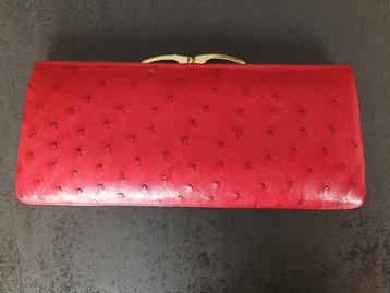Pochette rouge en peau d'autruche "Corbeau" beschikbaar voor biedingen