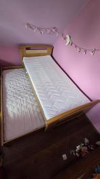 Mooi eenpersoonsbed met lade voor extra matras + nachtkastje, Huis en Inrichting, Ophalen, Gebruikt, Bruin, Hout