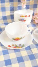 Bols et  tasses vintage à fleurs ( arcopal) 🌷🌹, Ophalen of Verzenden, Zo goed als nieuw