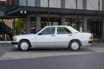 Mercedes-Benz 190 190 Automaat (W201) (bj 1989), Auto's, Oldtimers, Automaat, Stof, Zwart, Wit