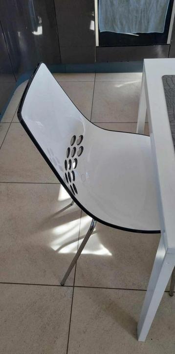 Chaises caligaris  beschikbaar voor biedingen