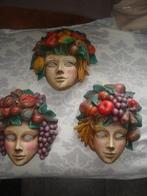 Vintage Italiaanse aardewerk wandmaskers., Ophalen
