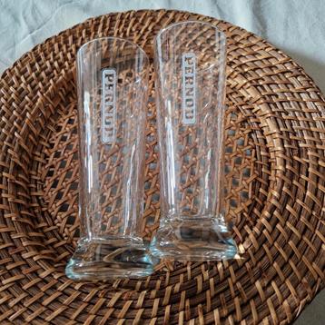 Deux verres pernod beschikbaar voor biedingen